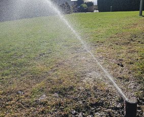 Veikianti automatinė vejos laistymo sistema
